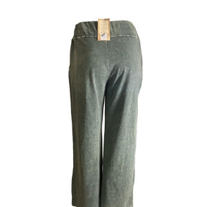 Women's Jess and jane NWT olive green wide leg pants w front pockets